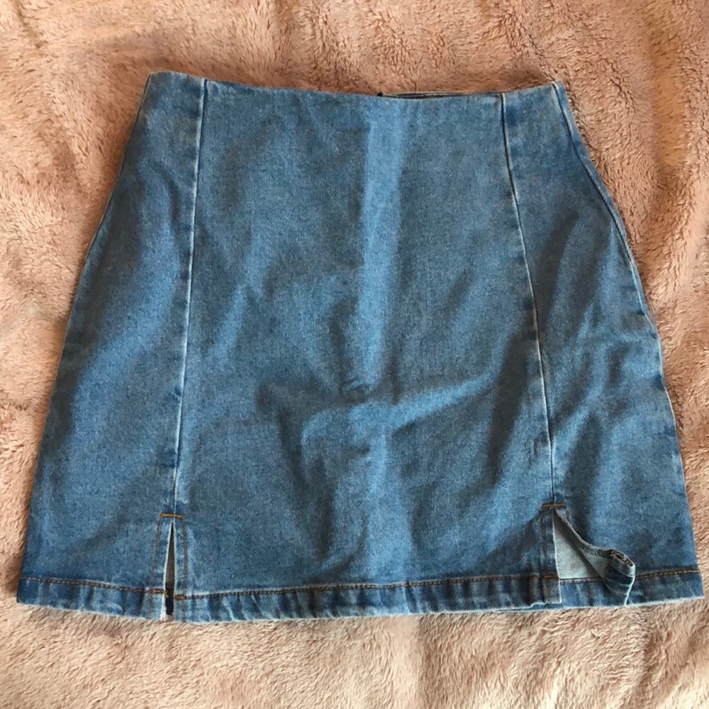 brandy melville mini skirt